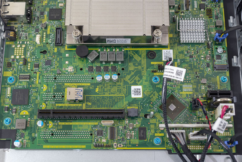 Обзор стоечного однопроцессорного сервера Dell EMC PowerEdge R240